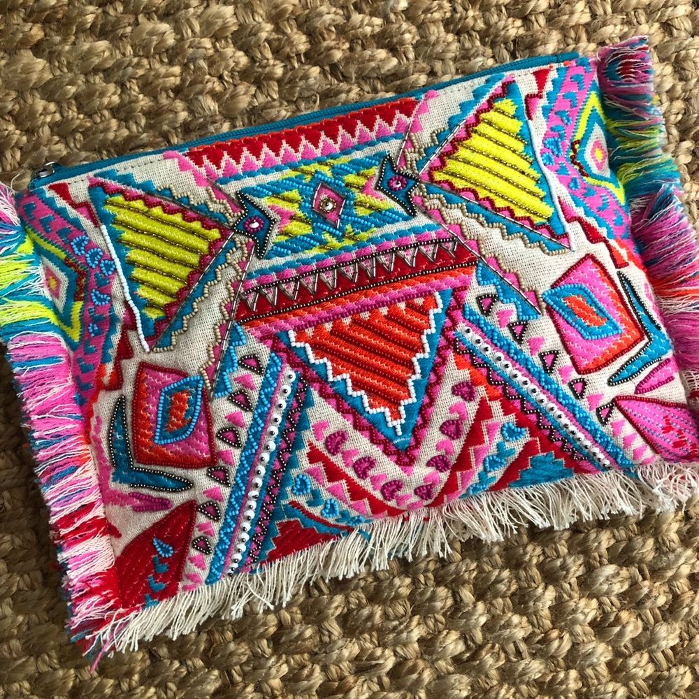 New: Tara Grinna Embroidered Fringe Clutch - Picture 3 of 10